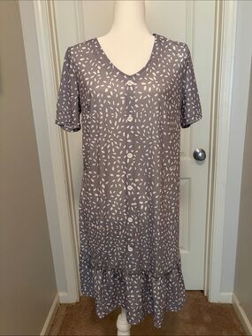 Women's Button-Front Casual Dress in Light Gray with White Leaf Print